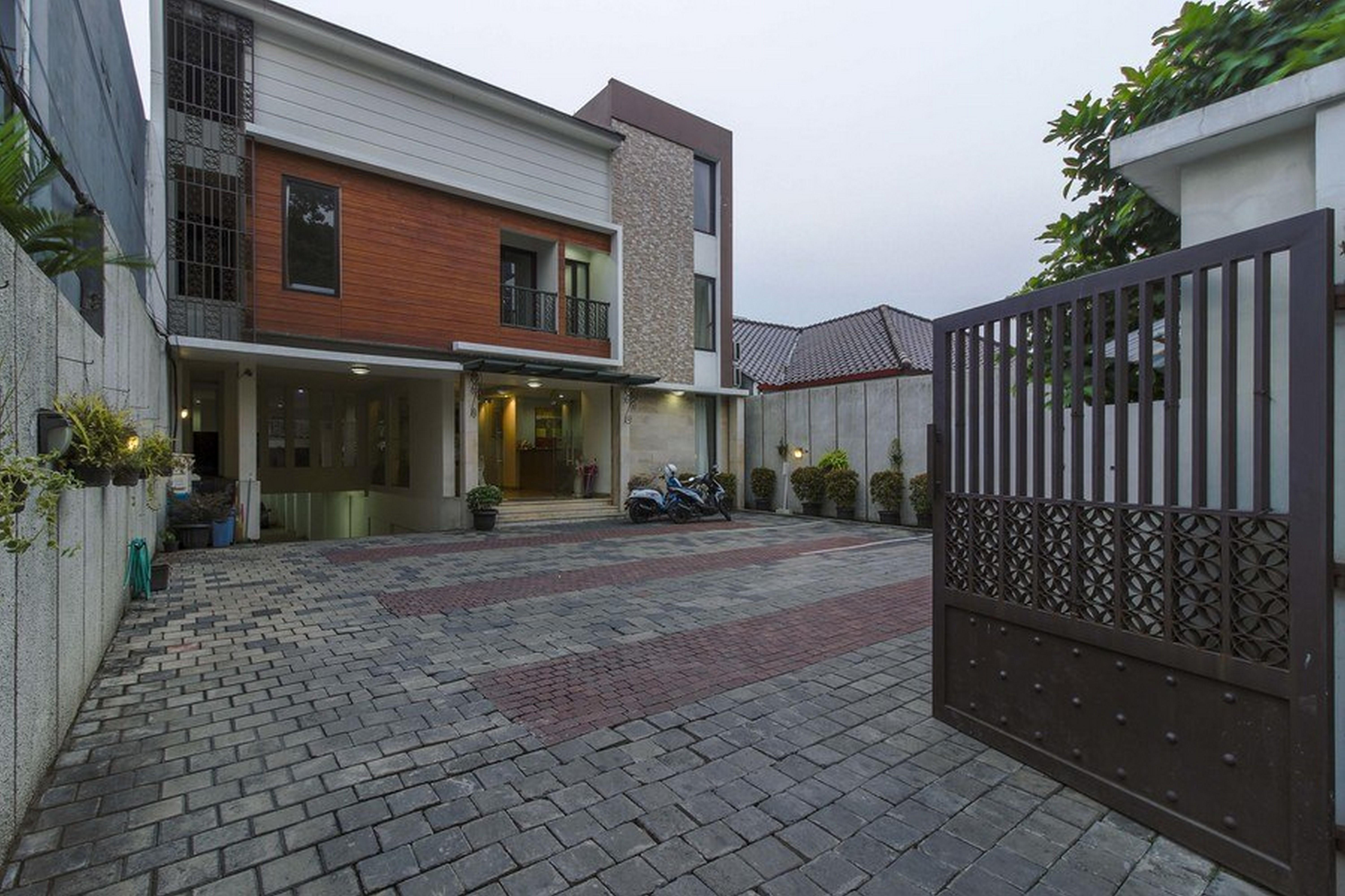 RedDoorz Plus @ TB Simatupang Dżakarta Zewnętrze zdjęcie