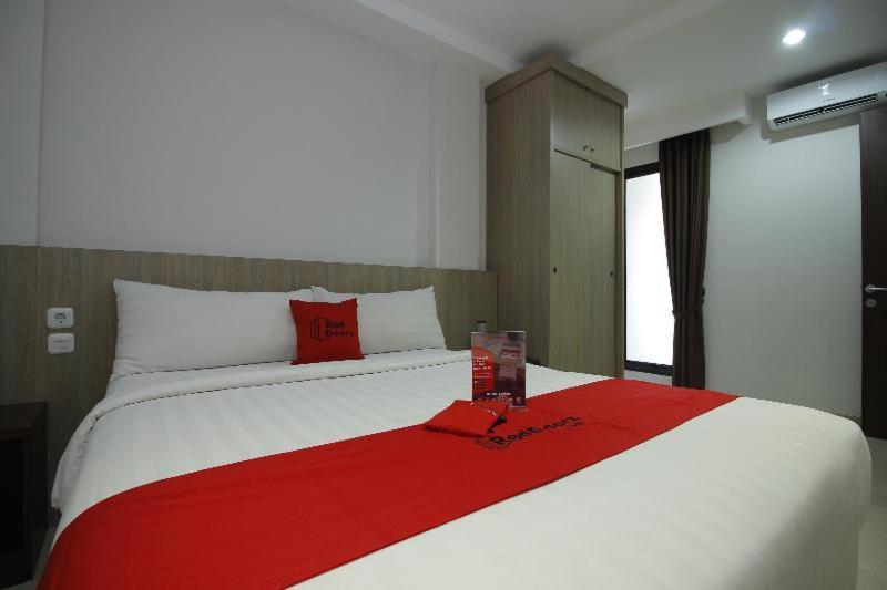 RedDoorz Plus @ TB Simatupang Dżakarta Pokój zdjęcie